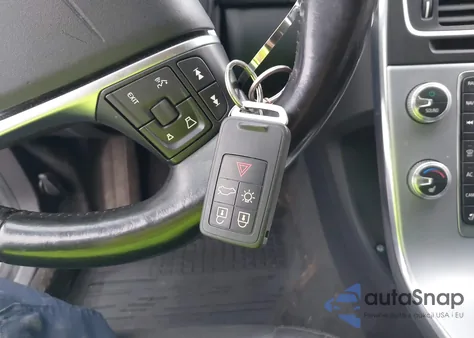 2017 Volvo V60 T5 Premier из США, поврежденный, VIN YV140MSK8H1343873